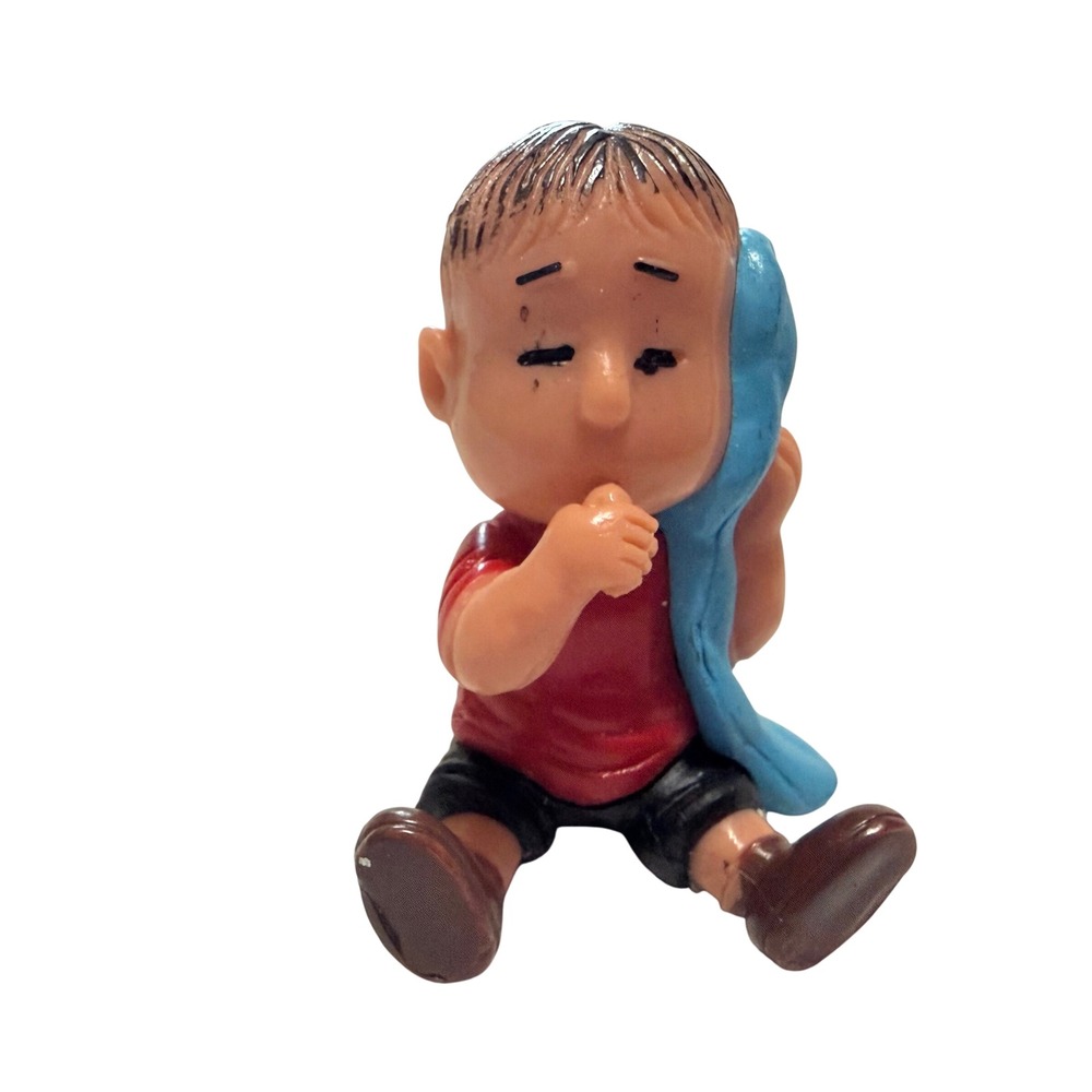Vintage Peanuts Linus van Pelt PVC Figure 2 Inch Sitting with Security Blanket